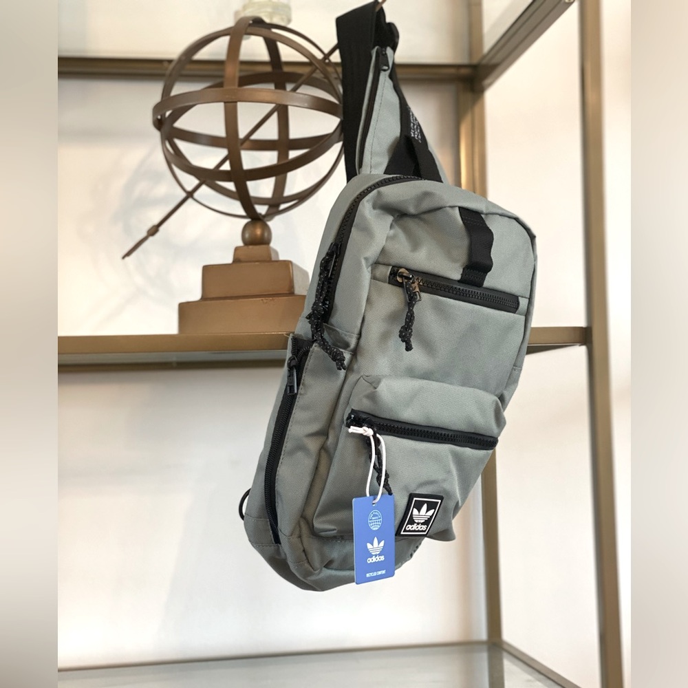 NWT Adidas Sling Crossbody bag. All offers considered. 🙌🏽